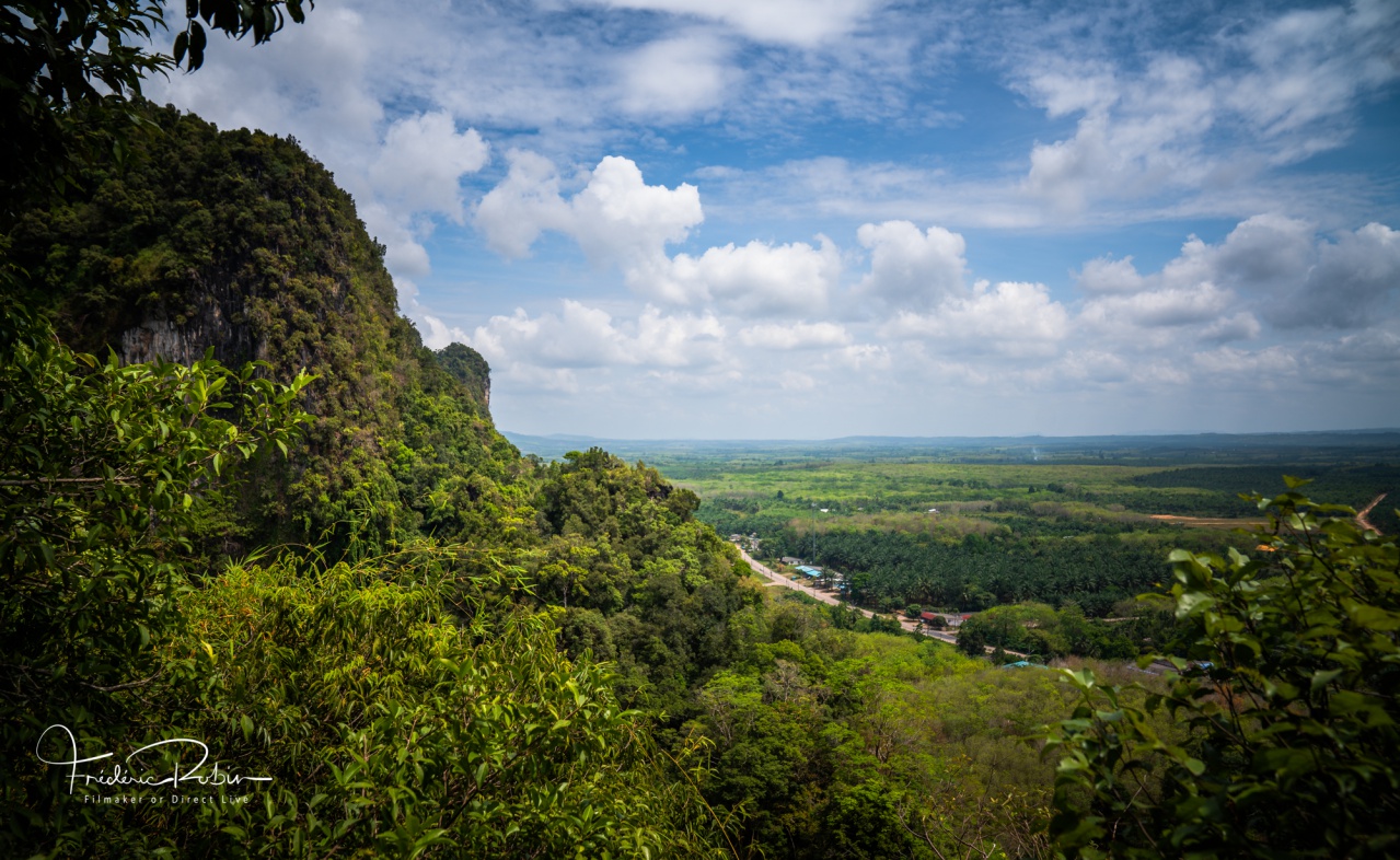 Vue des montagnes Tiger Cave Temple (Wat Tham Suea) Vue des montagnes Tiger Cave Temple (Wat Tham Suea)