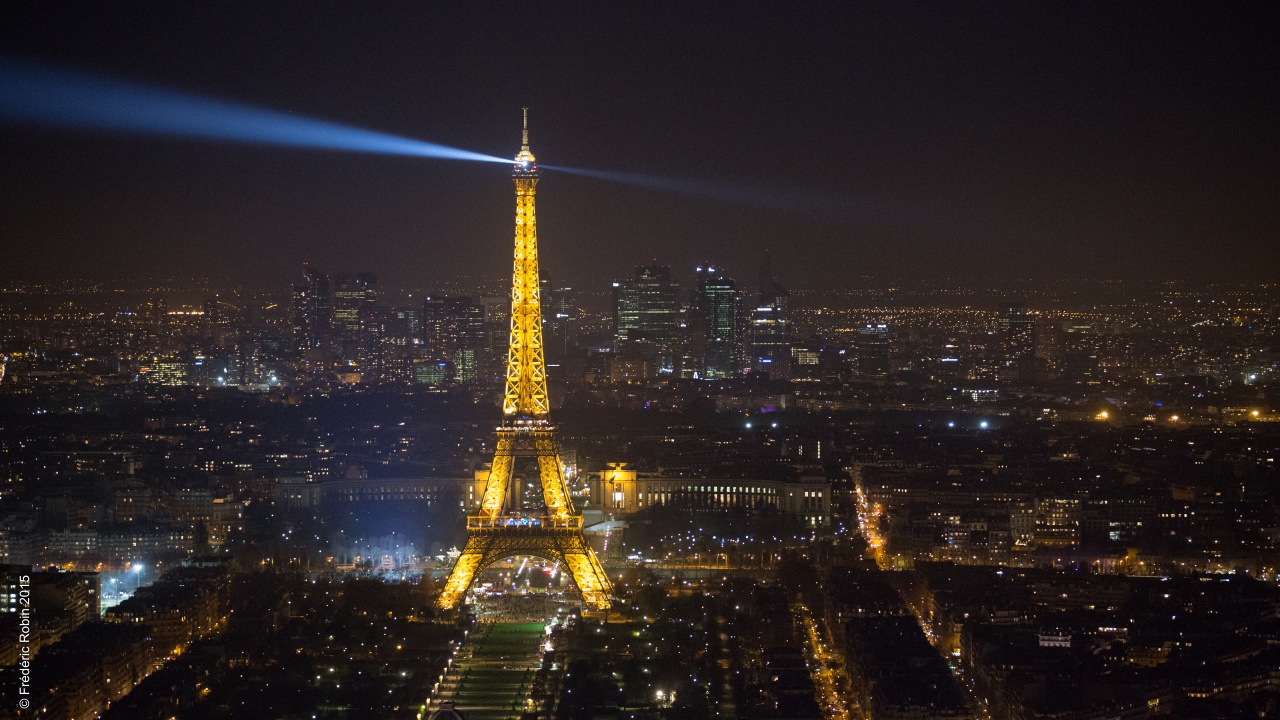 La Tour Eiffel illuminée de nuit La Tour Eiffel illuminée de nuit